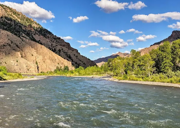 Kayaks & Views: Yellowstone River In * Clark