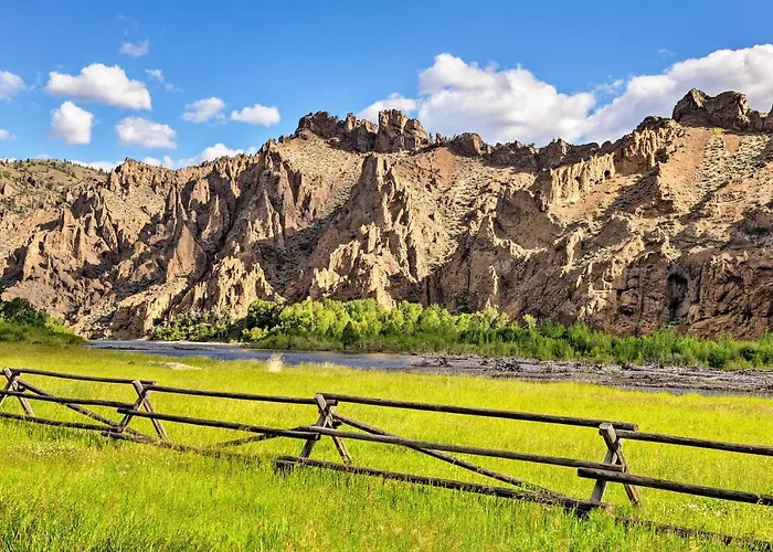 Kayaks & Views: Yellowstone River In